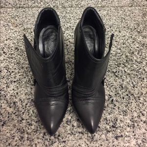ALEXANDER MCQUEEN boots. Size 40 3.5" heels.